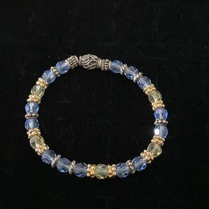 Vintage elasticated bracelet. B2